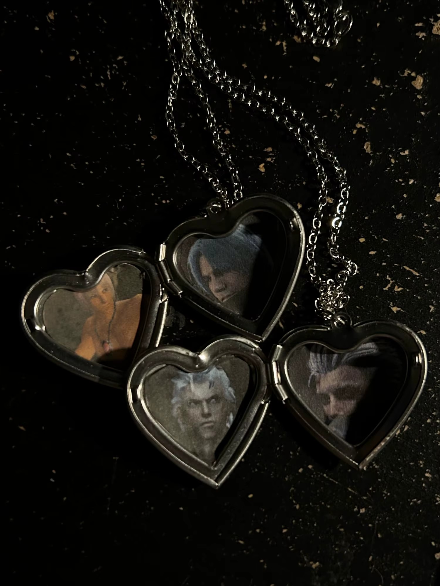 Heart Locket Necklace Photo - 女性と男性のためのハート型ロケットペンダント,オープンシルバーカラー,フォトフレーム,チャームネックレス,ロマンチックなジュエリーギフト,女性