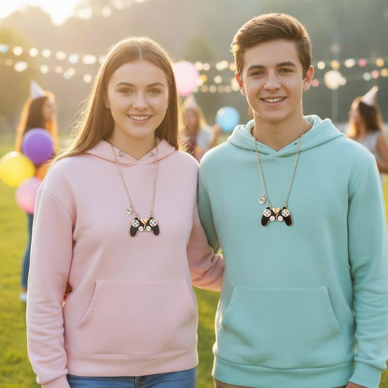 2個入り、磁石でくっつくゲームコントローラー型ペアペンダント - Magnetic Couple Matching Necklaces のレビューと価格