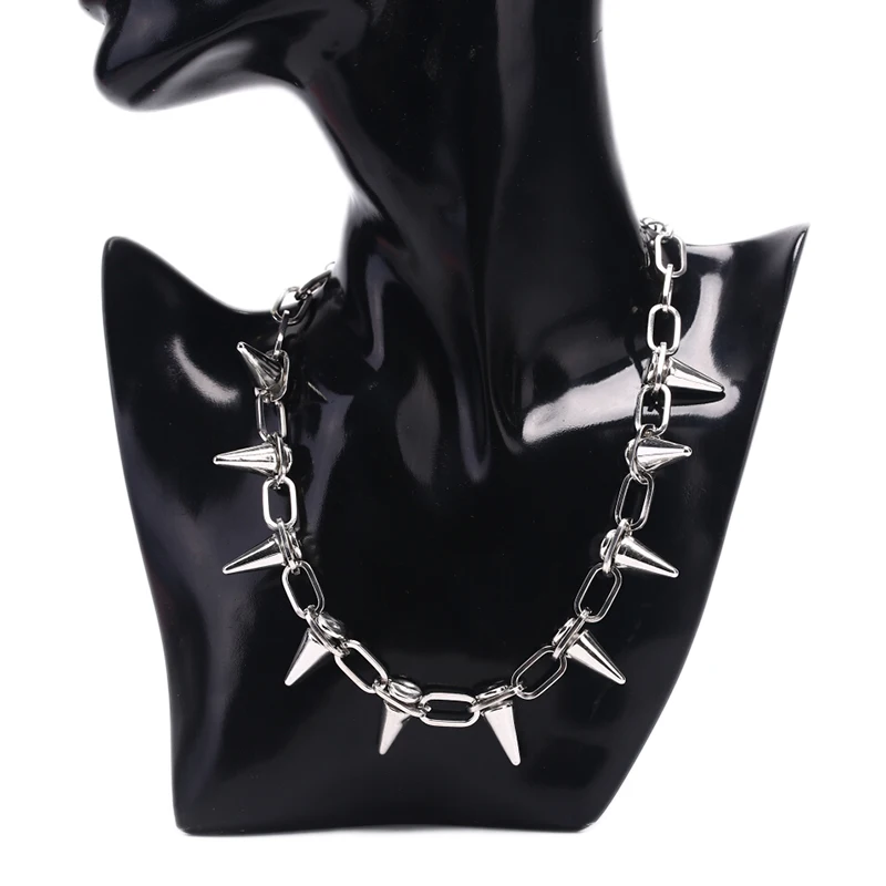 ゴシックロック風、スパイクとリベットがあしらわれた、チェーン - Goth Punk Spike Choker のレビューと価格