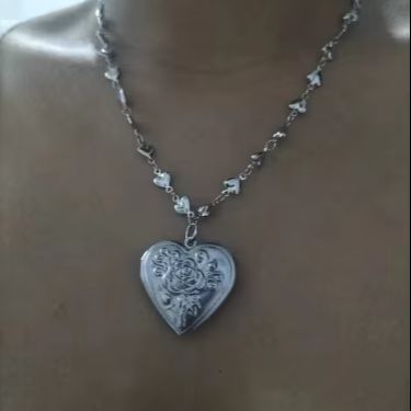 女性と男性のためのハート型ロケットペンダント,オープンシルバ - Heart Locket Necklace Photo のレビューと価格