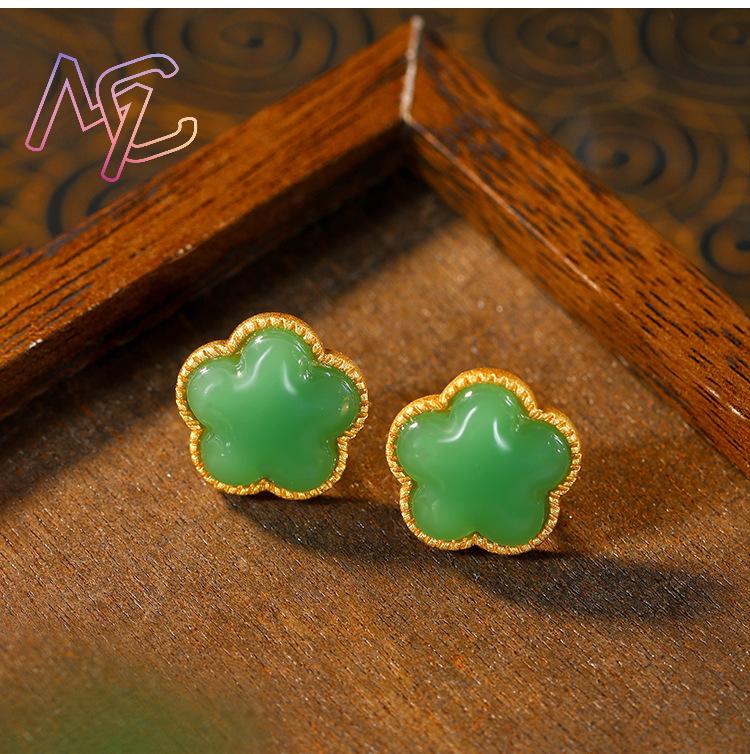 グリーン天然翡翠クローバーイヤリング女性へのギフトお守りヴィ - Earrings のレビューと価格