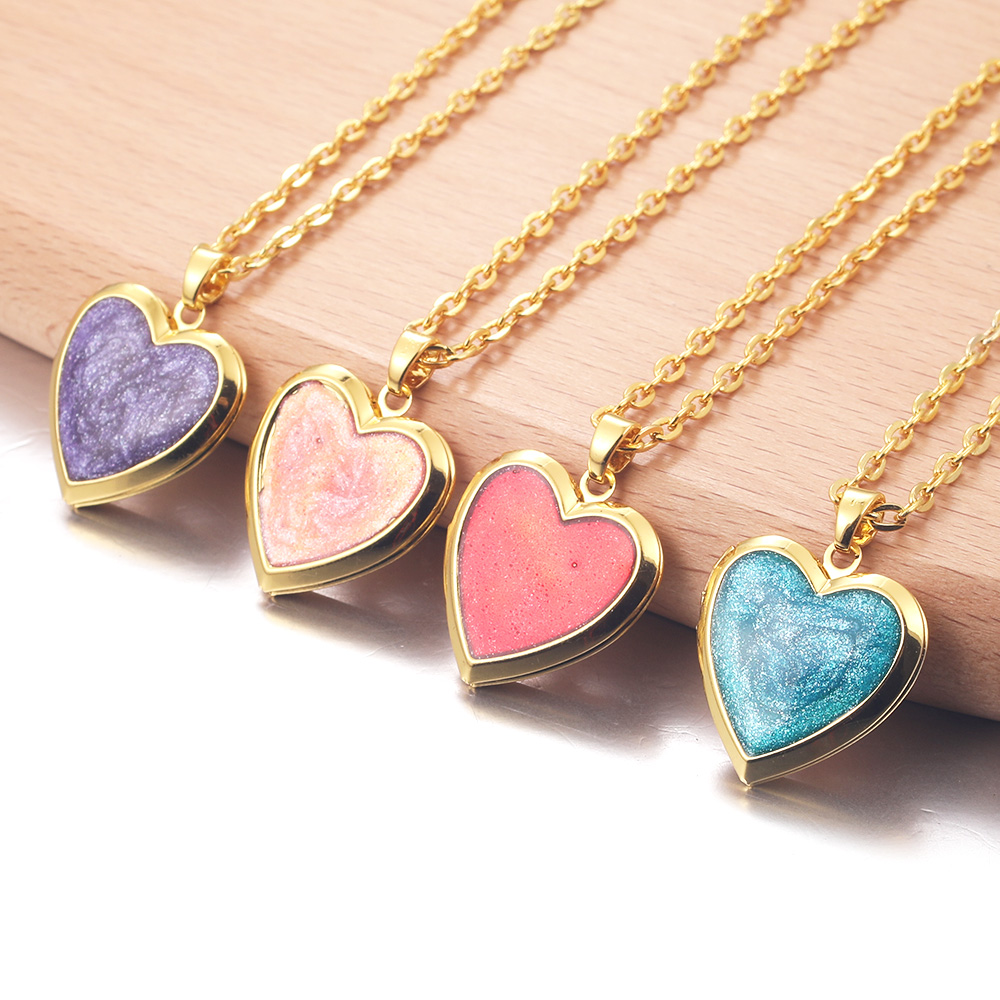 ゴールドカラーの愛のエナメルフォトフレームペンダントネックレ - Heart Locket Necklace Photo のレビューと価格